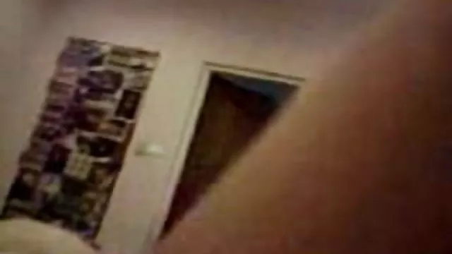 XXX hiçbir kayıt Karısı üç kişi ile bire bir hediye verir pono sex indir genç
