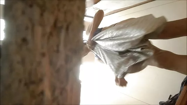 XXX hiçbir kayıt İç çamaşırı Cuties kanepede bir üçlü kavşak olması mobil porn 18