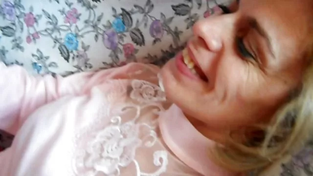 XXX hiçbir kayıt Yaramaz dövmeli Asyalı sürtük azgın MİLF doğal mobil pornp tombul onu alıyorum